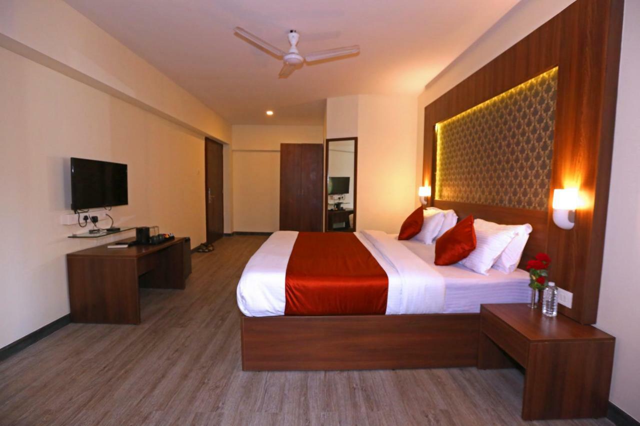 Hotel Shantidoot, Dadar Mālād Eksteriør billede