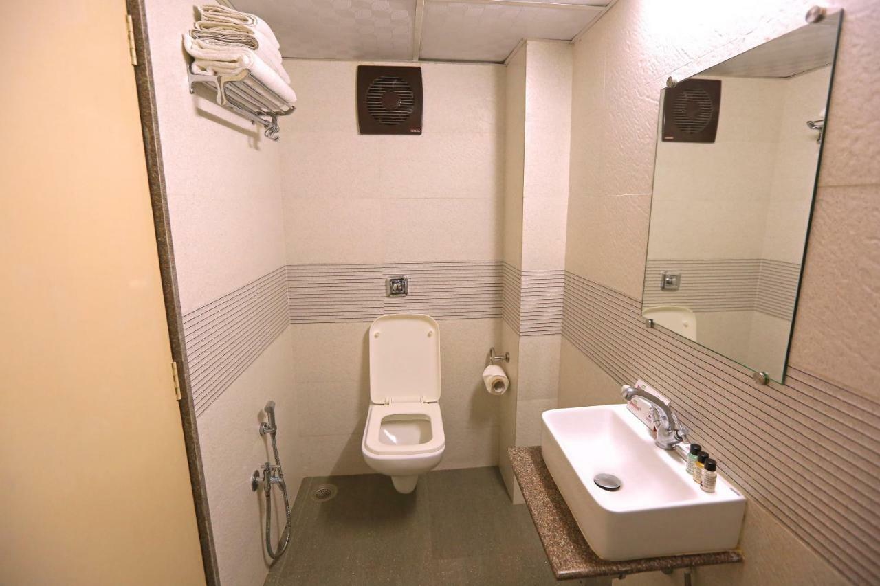 Hotel Shantidoot, Dadar Mālād Eksteriør billede
